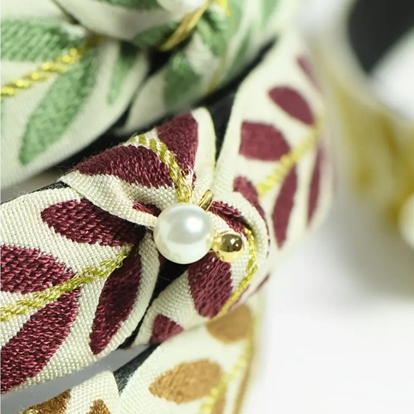 Green Floral Embroidered Faux Pearl Knotted Headband - Picture 2 of 5